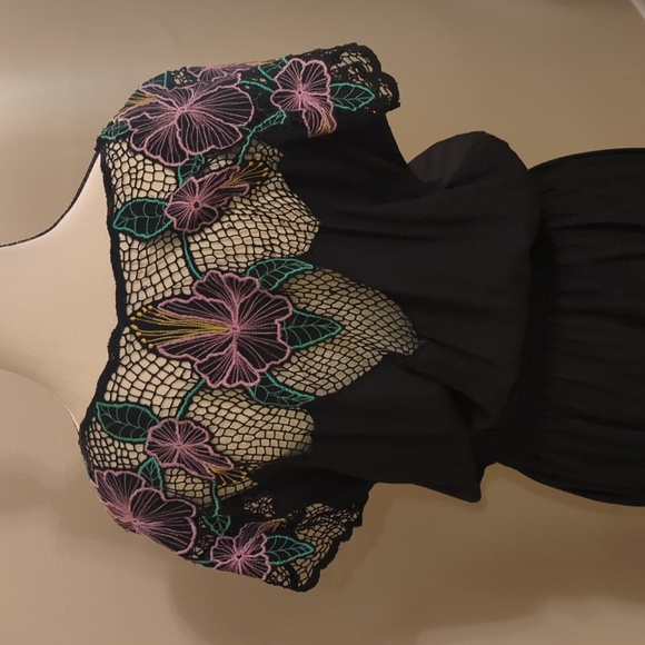 RARE VINTAGE Bali Crochet Cutwork Dress in Black - Picture 3 of 5